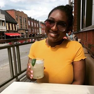 Meet your Posher, Leslie